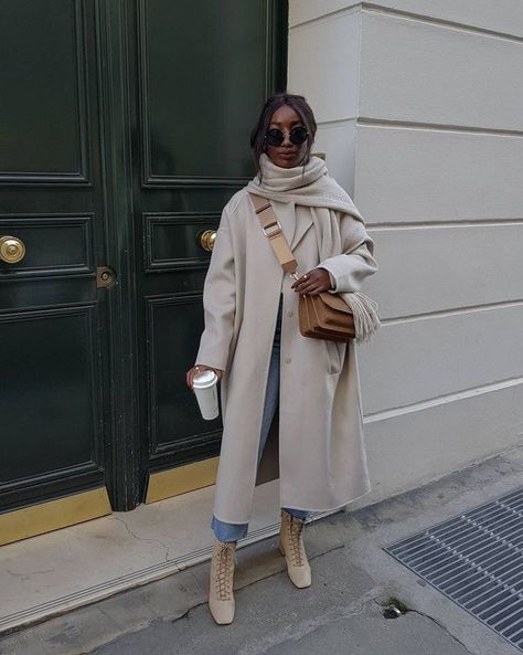 The 2021 French Wardrobe: 7 Items Chic Women in Paris Will Wear Minimalist Winter Outfits, France Ootd, Nyc Winter Outfits, French Minimalist, French Wardrobe, Mode Zara, Winter Fashion Outfits Casual, Coat Trends, Cold Outfits