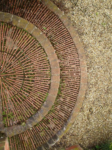 ROCK ROSE: BLICKLING HALL, EAST RUSTON OLD VICARAGE Slate Paving, Fasad Design, Paving Pattern, Paving Design, Garden Paving, Stone Fountains, British Garden, Farmhouse Garden, Mediterranean Garden