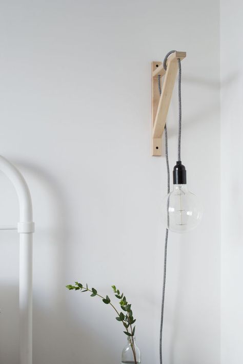 Minimal Bedroom Styling Giant Vintage Bulbs - love the exposed bulb and hanging flex. Perfect bedside light. via @curate Modern Bedside Lighting, Minimalism Living, Nordic Interiors, Minimal Bedroom, Bedroom Styling, Contemporary Wall Lights, Bedside Light, Modern Bedside, Vintage Bulbs