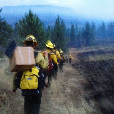 Firefighters Workout, Wildland Fire Gear, Wildland Firefighting, Fire Country, Fire Medic, Becoming A Firefighter, Wilderness First Aid, Firefighter Workout, Trail Life