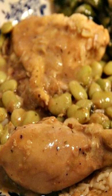 Chicken and Butter Beans Butter Bean Recipes, Baby Lima Beans, Lima Bean Recipes, Butter Beans Recipe, Recipes With Chicken, Deep South Dish, Smothered Chicken, Southern Recipes Soul Food, Homemade Gravy