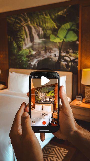 Mario Prawira Schönmann on Instagram: "How to shoot a hotel room, aesthetically 👌  📍 @hommsaranambali   Save this reel ✅ for your next hotel visit 🤝  #videotips #cameratricks #tutorials #mobilevideography #transitions" Reels Instagram Ideas Hotel, Hotel Reel Ideas, Hotel Content Ideas, Hotel Instagram Story, Hotel Room Video, Hotel Room Photography, Foto Hotel, Hotel Advertisement, Hotel Video