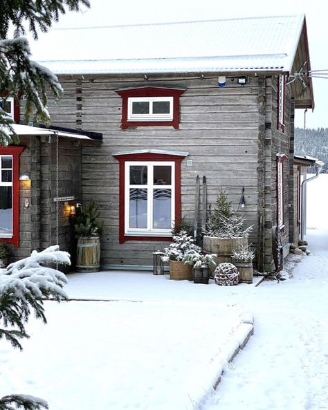 A scandinavian wooden log cabin surrounded by snow Scandinavian Cabins, House In The Snow, Home Gel Nails, House In Snow, Home Ideas Kitchen, Snow Cabin, My Scandinavian Home, Home Drawing, Drawing Home