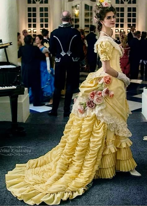 1880s Ball Gown, Roccoco Dresses, High Low Ball Gown, Victorian Era Dresses, Gowns Aesthetic, Historical Gowns, Victorian Era Fashion, 1880s Fashion, Bustle Dress