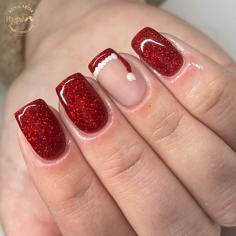 Sparkly Nails Short Square, December Dip Nails Christmas, Christmas Holiday Nails Ideas, Christmas Nails Acrylic Squoval, Red Christmas Nail Ideas, Simple Green Christmas Nails, Gel Nail Art Designs Easy, Winter Nails Short Square, Cute Easy Christmas Nails