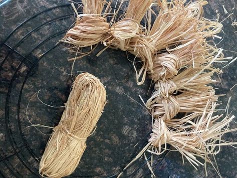 Raffia Wreath, Market Crafts, Diy Fall Ideas, Corn Husk Wreath, Farmhouse Wreaths, Wreath Inspiration, Fall Decor Diy Crafts, Dollar Tree Hacks, Boho Wreath