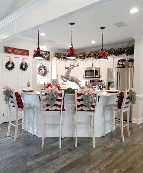 Christmas Kitchens, Farmhouse Christmas Kitchen, Curved Kitchen Island, Christmas Feels, Curved Kitchen, Christmas Stairs, Kitchen Christmas, Country Sampler, Christmas Decor Inspiration