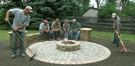 Diy Fire Pit Ideas, Fire Pit Essentials, Circular Patio, Outside Fire Pits, Fire Pit Materials, Round Patio, Fire Pit Ring, Fire Pit Landscaping, Fire Pit Furniture