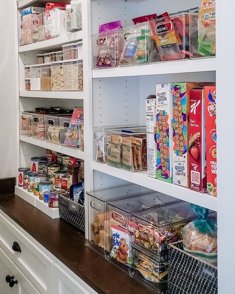 These clean pantry bins are perfect for grouping 'like' foods together, making it easier to answer that age-old question - "what's for dinner?!"  🌟 Shop this post at link in bio!  #kitchen #kitchengoals #kitchenorganization #kitcheninspo #pantry #pantryorganization #clearcontainers #organizing #organizingtips #professionalorganizing #organizinginspiration #organizinggoals #nashville #nashvilleorganizing #movingconcierge #unpacking #tidyhomenashville #moveconcierge #unpackingnashville Fully Stocked Pantry, Snack Pantry, Pantry Bins, Dream Fridge, Clean Pantry, Pantry Organization Hacks, Dream Pantry, Pantry Bin, Snack Organizer