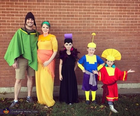 Pixar Family Costumes, Pregnant Family Costumes, Pregnant Disney Costume, Pregnancy Halloween Costumes Family, Pregnant Family Halloween Costumes, Emperors New Groove Costume, Trunk For Trunk Or Treat, Pregnant Halloween Costumes Family, Chica Costume