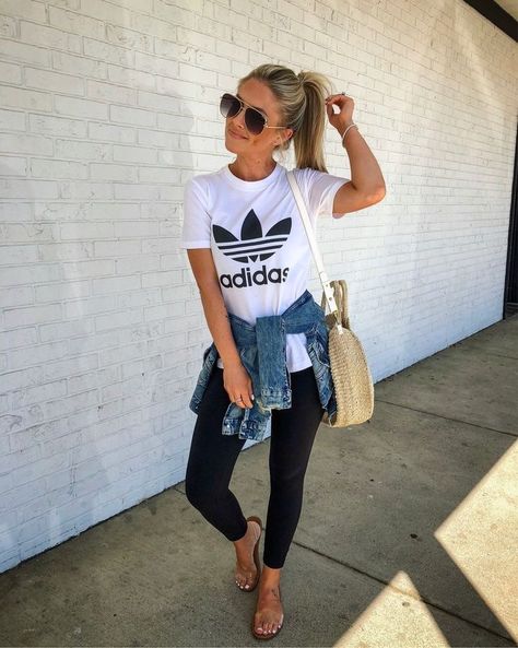 Travel outfit Looks Adidas, Look Legging, Cheap Leggings, Look Adidas, Preppy Summer Outfits, Mode Jeans, Summer Work Outfits, Ținută Casual, Sporty Chic