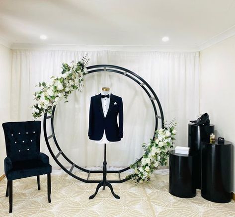 Groom Room Decoration, Grooms Room Decor Wedding Ideas, Grooms Suite Ideas, Groom Room, Grooms Room, Brides Room, Bridal Room, Wedding Set Up, 18th Birthday Party