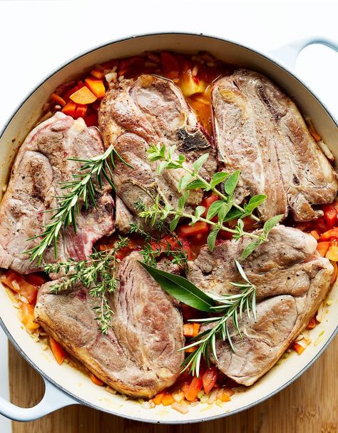 Slow Cooker Lamb Chops with Tomato, Rosemary & Thyme Slow Cooker Lamb Chops, Lamb Chop Casserole, Slow Cooked Lamb Chops, Slow Cooker Lamb, Lamb Chop Recipes, Slow Cooked Lamb, Lamb Dishes, Recipes Beef, Crockpot Recipes Beef