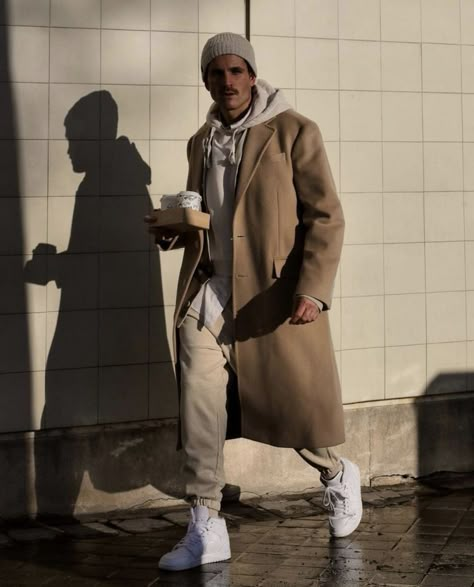 [PaidLink] 60 Best Winter Outfits Men Streetwear 2021 Tricks You Need To Know #winteroutfitsmenstreetwear2021 Mens Minimalist Fashion Streetwear, Overcoat Men Outfit Street Styles, New York Winter Outfit Men, New York Mens Street Style, Beige Coat Outfit, Winter Outfits Men Streetwear, Mens Street Style Winter, Mantel Outfit, Mens Winter Fashion Outfits