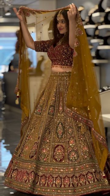 Bridal Lehnga 2024, Bridal Wedding Dresses Indian, Lehenga Designs For Wedding, Wedding Lehenga For Bride, Wedding Lengha, Outfit Traditional, Latest Bridal Lehenga Designs, Indian Wedding Lehenga, Lame Jokes