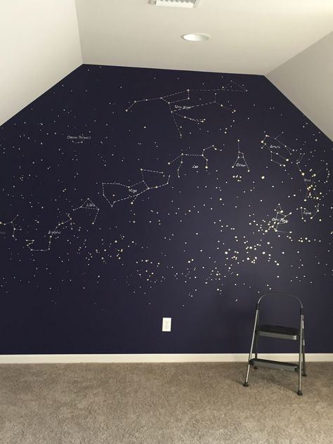 Constellation map mural. Painted with gold and silver paint pens in a deep blue wall. Map Mural, Minimalist Dekor, Map Murals, Constellation Map, Diy Casa, Silver Paint, Hus Inspiration, Style At Home, Dream Rooms