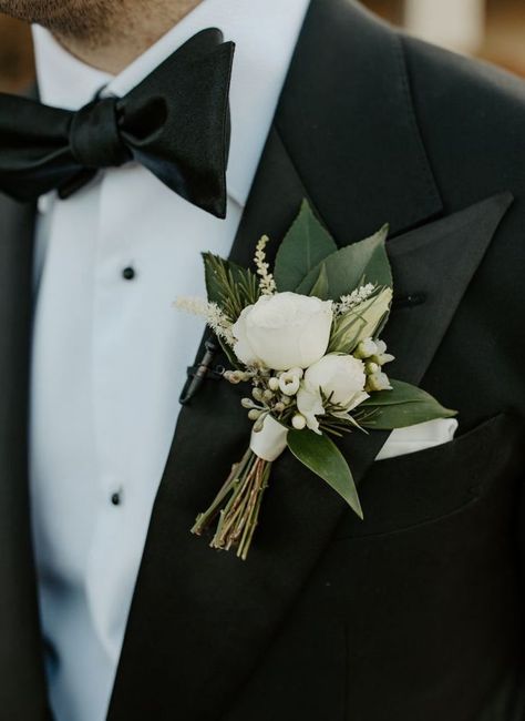 Green Boutonniere, Simple Wedding Bouquets, White Boutonniere, Groomsmen Boutonniere, Rose Boutonniere, Bridal Bouquet Flowers, Hoco Hair Styles, Prom Flowers, Groom Boutonniere