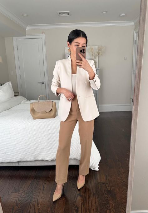 Cream Blazer Outfits For Women, Cream Blazer Outfit, Networking Event Outfit, Event Outfit Ideas, Outfit Formal Mujer, Blazer Off White, White Blazer Outfits, Cream Suit, Elegantes Outfit Frau