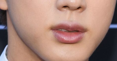 Cupids Bow Lips, Korean Lips, Hyaluronic Acid Fillers, Heart Diet, Lip Trends, Facial Fillers, White Ball Gowns, Cherry Lips, Cosmetic Dermatology