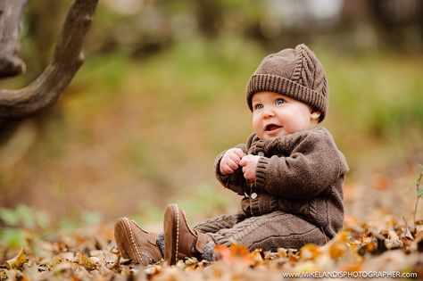 Baby Autumn Photography, Roblox Photoshoot, Fall Baby Photos, Six Month Baby, Fall Baby Pictures, Real Estate Commercial, Monthly Baby Pictures, Baby Milestone Photos, 1st Birthday Photoshoot