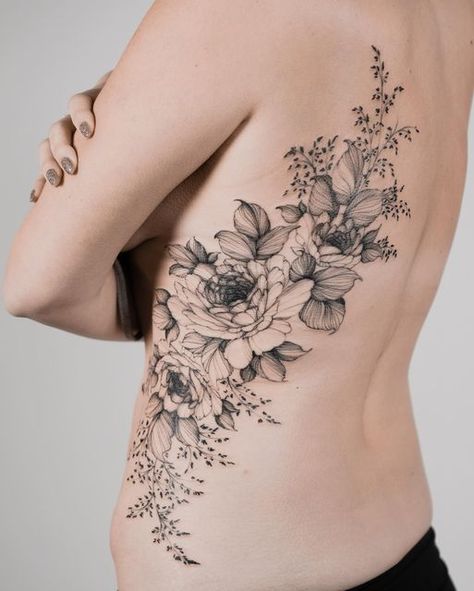 Floral Tattoo Side Ribs, Fineline Rib Tattoo, Womens Side Tattoos, Fine Line Rib Tattoos For Women, Floral Side Tattoos Women, Floral Rib Tattoos For Women, Rib Flower Tattoos For Women, Floral Hip Tattoos Women, Floral Rib Tattoo