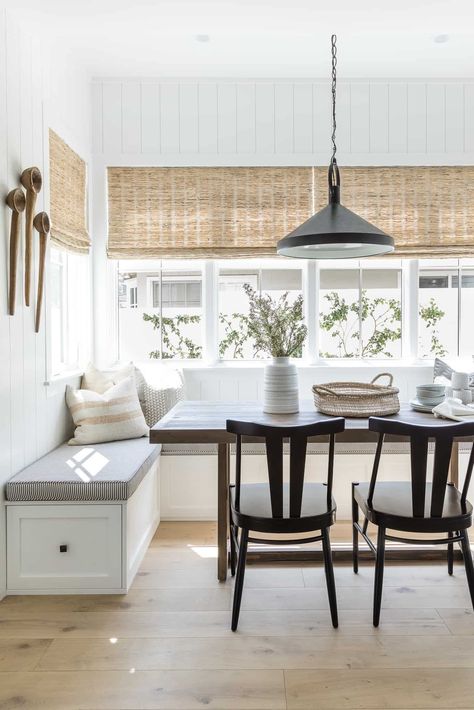 Kitchen Nook Table Ideas, Breakfast Nook Light Fixture, Hannah House, Nook Seating, Farmhouse Breakfast Nook, Modern Breakfast Nook, Mindy Gayer Design, Nook Design, Banquet Dining