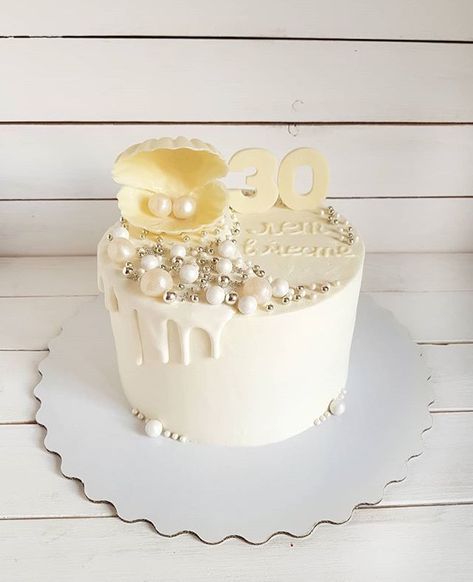 Pearl Wedding Anniversary Cake, 30 Anniversary Cake, Pearl Anniversary Cake, 30th Wedding Anniversary Cake, 30th Anniversary Cake, Anniversary Cake Designs, Wedding Cake Pearls, Ocean Cakes, Pearl Anniversary