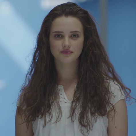 Hannah Baker Short Hair, Hana Baker, Hannah Character, Hannah Baker Icon, 13 Reasons Why Hannah Baker, Hannah Baker Aesthetic, Hanna Baker, 13 Reasons Why Netflix, Hannah Baker