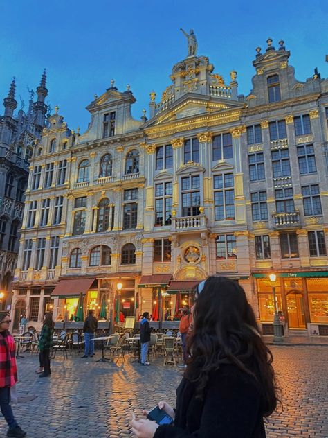 Wavy Hair Headband, Brussels In Winter, Black Hair Wavy, Brussels Winter, Brussels Belgium Aesthetic, Belgium Winter, Brussels Aesthetic, Brussels Belgium Aesthetic Winter, Grand Palace Brussels