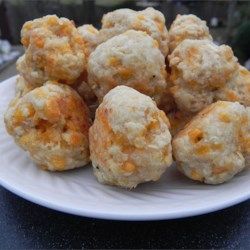 Spicy Chicken-n-Cheese Balls Southwestern Ranch Dressing, Chicken Meal Recipes, Indian Brunch, Spicy Chicken Meatballs, Garlic Cream Cheese, Southwestern Ranch, Zesty Chicken, Chicken Balls, Chicken Meatball Recipes