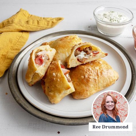 I Made The Pioneer Woman’s Pizza Pockets and They’re a Family-Approved Snack Pizza Pockets Recipe, Pizza Pocket, Homemade Hot Pockets, Recipes Pizza, Pizza Pockets, Pizza Snacks, Pioneer Woman Recipes, Slow Cooker Pulled Pork, Pulled Pork Sandwich