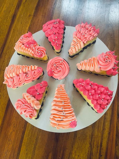 Triangle Cake Slices, Individual Cake Slices, Triangle Cake, Pie Designs, Slice Cake, Cake Slices, Individual Cakes, Cake Business, Cake Slice