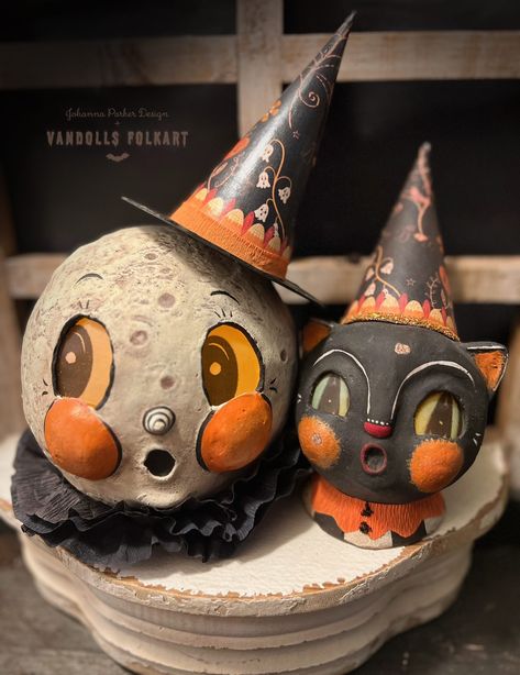 Diy Vintage Halloween Pumpkin, Vintage Halloween Masks Paper Mache, Vintage Pumpkin Decor, Diy Vintage Jack O Lantern, Halloween Folk Art Diy, Diy Retro Halloween Decor, Pulp Paper Art, Halloween Craft Night Ideas, Vintage Paper Mache Pumpkins