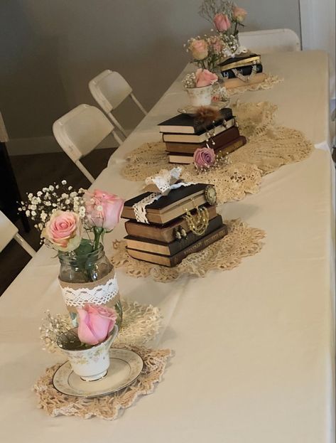 Yea Party Centerpiece Ideas, Victorian Party Theme Table Settings, Victorian Party Theme Ideas, Ladies Tea Table Decoration Ideas, Retirement Tea Party Ideas, Antique Party Theme, Victorian Party Decorations, Vintage Birthday Party Women, Victorian Party Theme