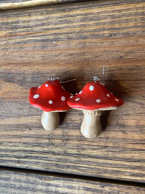 Make Polymer Clay Earrings, Polymer Clay Accessories, Clay Accessories, Mushroom Earrings, Clay Art Projects, Cute Clay, Clay Jewelry Diy, Diy Clay Crafts, Funky Jewelry