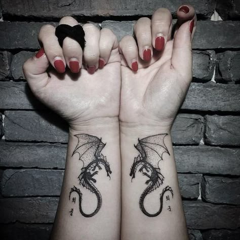 Dragon Tattoo Wrist, Dragon Tattoo Meaning, Yin En Yang, Dragons Tattoo, Dragon Tattoos For Men, Small Dragon Tattoos, Dibujos Tattoo, Dragon Tattoo For Women, New Tattoo Designs