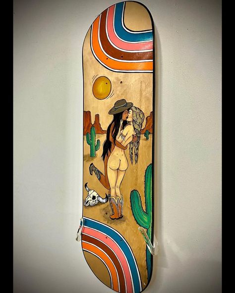 Snowboard Painting Diy, Paintings On Skateboards, Painted Snowboard, Hand Painted Skateboard, Abstract Skateboard Art, Snowboard Art, Snowboard Design, Skateboard Art Design, Acrylic Paint Pens