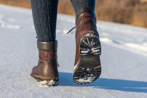 Snow Woman, Winter Shoes Boots, Boot Print, Female Images, Winter Shoes, Up Shoes, Art Class, Winter Snow, Premium Photo