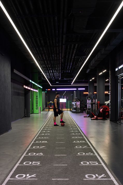 All Black Gym Interior, Fitness Club Interior Design, Sport Club Design, Black Gym Interior, Fitness Club Design, Fitness Design Gym, Gym Lighting, Dream Gym, Dream Home Gym