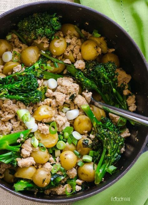 30 Minute Ground Turkey and Potatoes Recipe with broccolini or broccoli, easy enough for weeknights and even the pickiest eaters will love this skillet! | ifoodreal.com Quick Clean Eating Recipes, Turkey Skillet, Baby Potato Recipes, Quick Clean Eating, Baby Potato, Baby Turkey, Easy Clean Eating Recipes, Delicious Clean Eating, Turkey Time