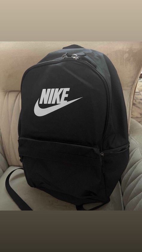 Nike Bookbag Aesthetic, Nike School Backpacks Aesthetic, Nike Backpack Black, Nike Backpack Aesthetic, Nike Backpacks For School, Nike Bags School, Nike School Bag, Nike Bookbag, Nike School Backpacks