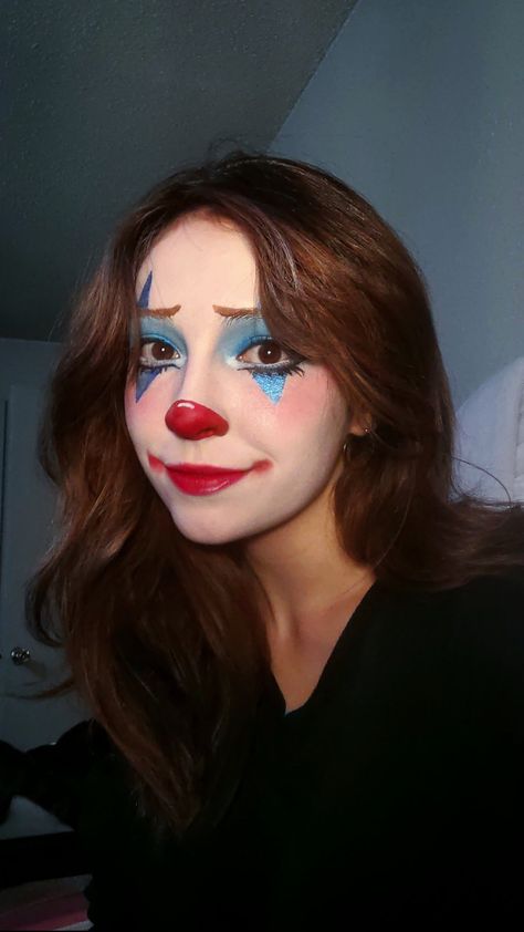 Clown Makeup Pretty Easy, Clown Makeup Face Paint, Aesthetic Costumes Halloween, Clown Aesthetic Makeup, Cute Clown Makeup Aesthetic, Soft Clown Makeup, Happy Clown Makeup, Clown Makeup Simple, Clown Makeup Cute