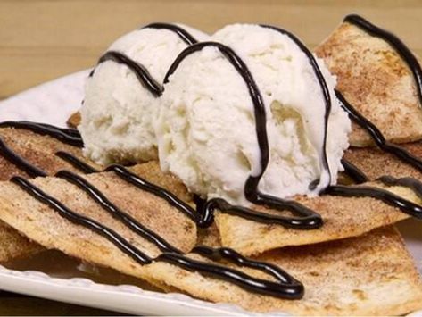 Breyers® Ice Cream Dessert Nachos Pumpkin Ice Cream Cake, Dessert Nachos Recipe, Breyers Ice Cream, Apple Pie Ice Cream, Dessert Nachos, Hot Fudge Topping, Fudge Dessert, Hot Desserts, Delicious Holiday Desserts