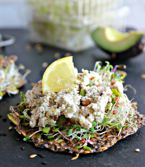 Veggie Crackers, Vegan Pate, Vegan Crackers, Flax Seeds, Vegan Appetizers, Raw Vegan Recipes, Sunflower Seed, Eating Raw, Vegan Dishes