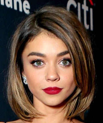 Makeup for Green Eyes: Lips & Cheeks Bob Hairstyles Brunette, Brunette Bob Haircut, Ring Dance, Eyeshadow For Green Eyes, Rambut Brunette, Straight Bob Hairstyles, Makeup Looks For Green Eyes, Brunette Bob, Makeup Shades