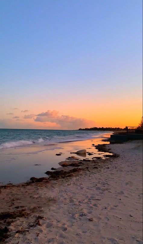 Calm Beach Sunset, Sunsets And Sunrises On The Beach, Clean Beach Aesthetic, Aesthetic Beach Sunset, Beach Sunset Aesthetic, Coastal Sunset, Summer Vision, Sunset At The Beach, Pretty Views