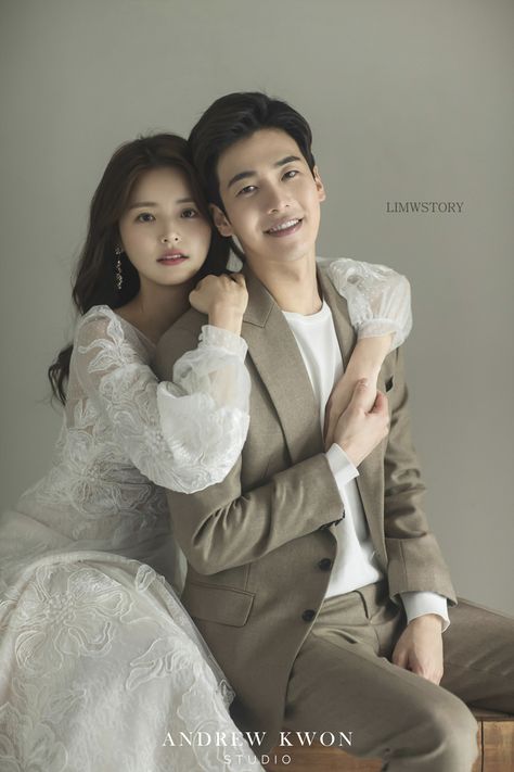 Prenuptial Photoshoot, Korea Pre Wedding, Korean Wedding Photography, Wedding Photo Studio, Wedding Photoshoot Props, Pre Wedding Photoshoot Outdoor, Wedding Photoshoot Poses, Pre Wedding Poses, Korean Wedding