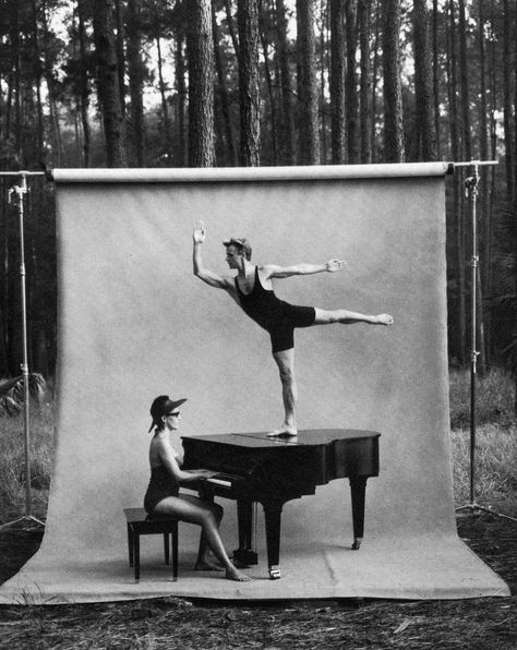 Mikhail Baryshnikov, photographed by Annie Leibovitz Anne Leibovitz, Annie Leibovitz Photos, Annie Leibovitz Photography, Mikhail Baryshnikov, Urban Culture, Photographie Portrait Inspiration, Annie Leibovitz, Famous Photographers, Foto Vintage