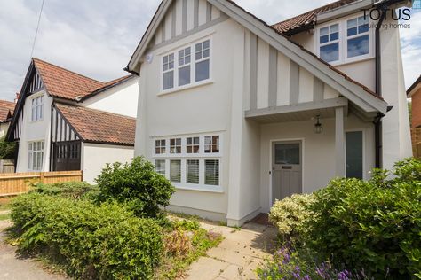 New life for a 1920s home - extension and full renovation, Thames Ditton, Surrey: classic Houses by TOTUS 1920 House Exterior, 1930 House Exterior, 1920s House Exterior, 1930s House Exterior Uk, 1930s House Extension, 1930s House Exterior, Tudor House Exterior, 1920s Home, Rendered Houses