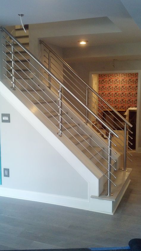 Modern Glass Railing, Staircase Glass Railing, Interior 2023, Staircase Glass, Stainless Steel Stair Railing, Steel Grill Design, Living Room Stairs, Modern Staircase Design, Stainless Steel Staircase